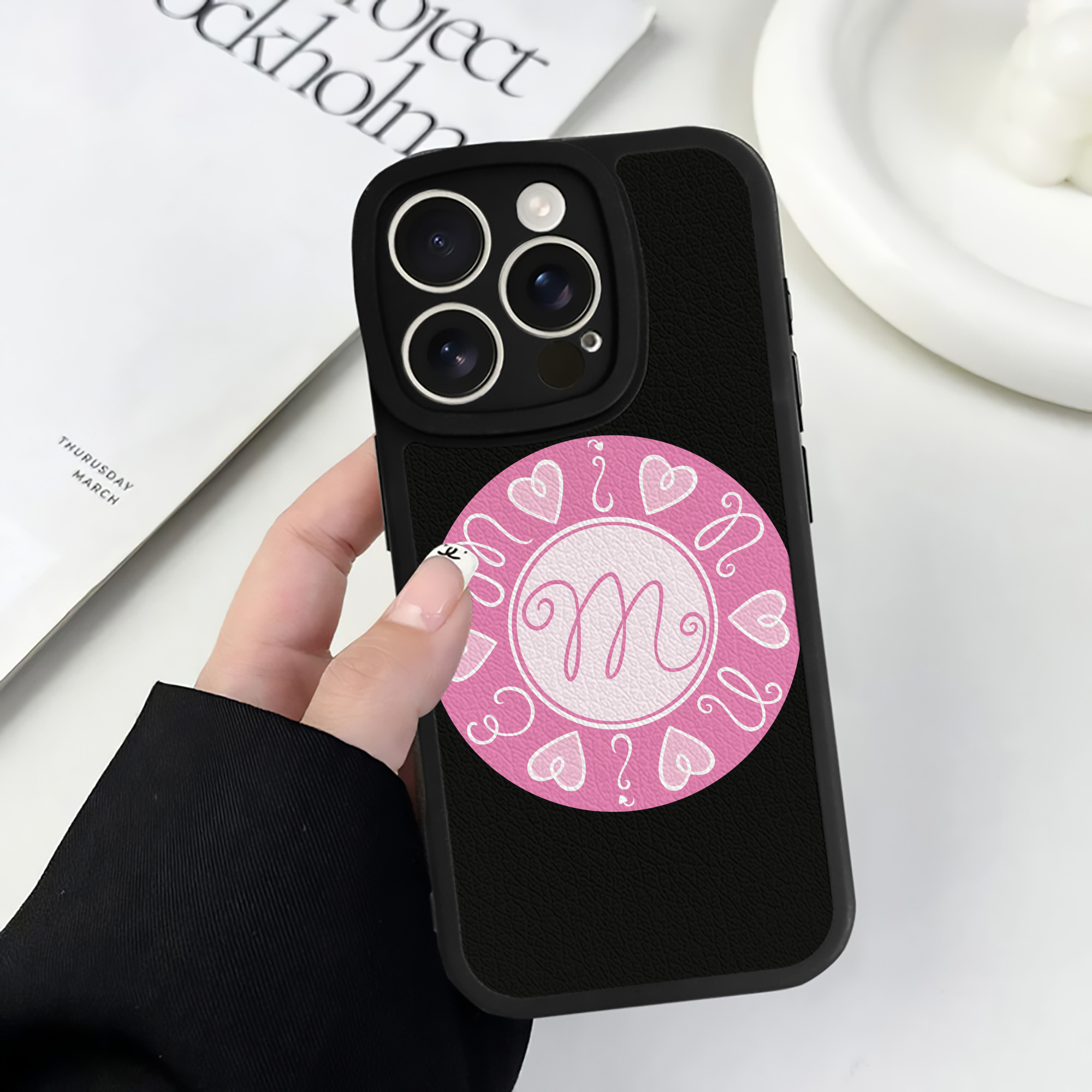 （画像用） ミッキーマウス Mickey Mouse 【iPhone 16シリーズ対応】シリコンスマホケース（レザー調） 材質：シリコン